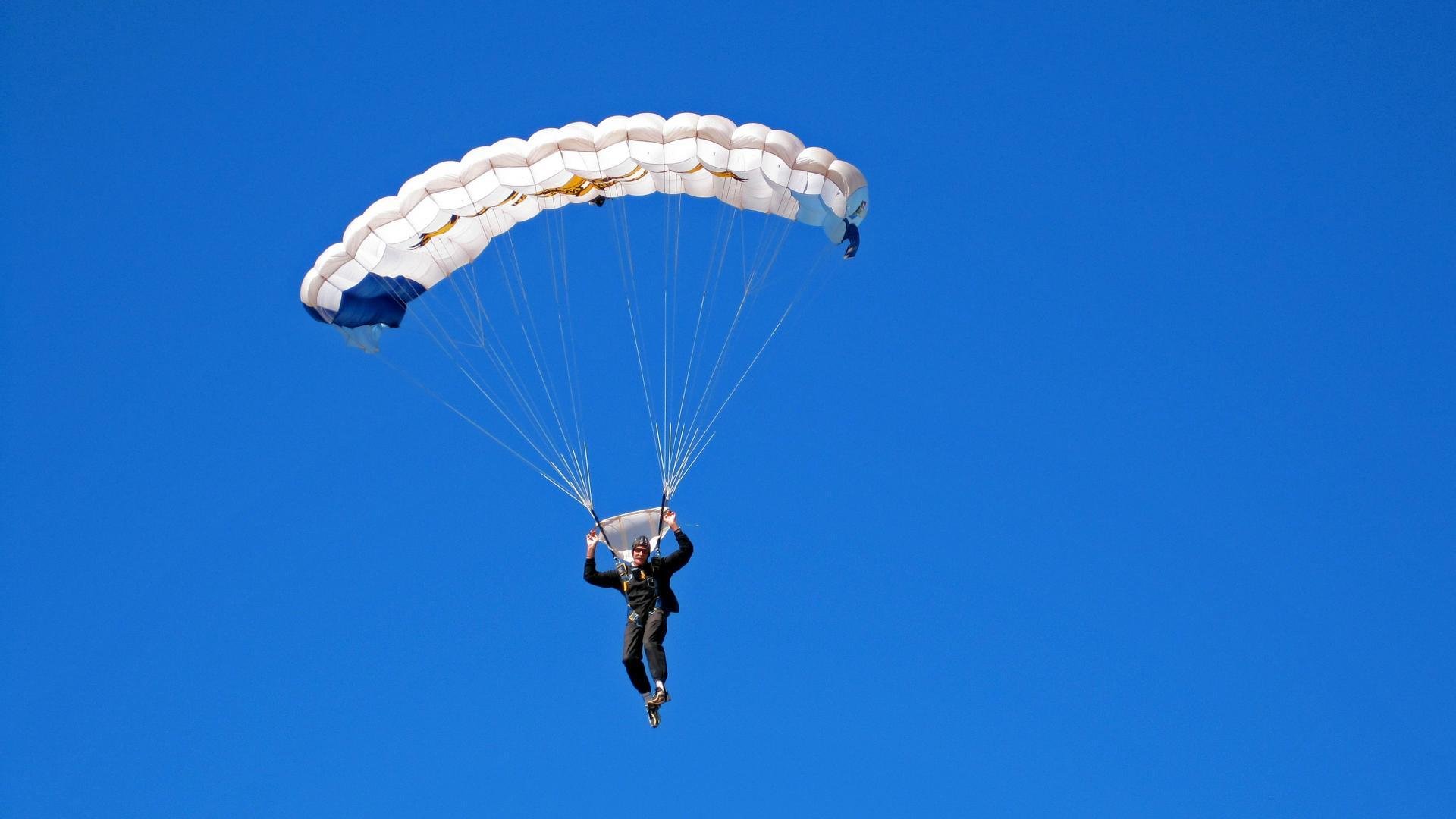 kaiyun官方入口登录-“天府校区台球赛：精准击球与战术博弈的巅峰对决”